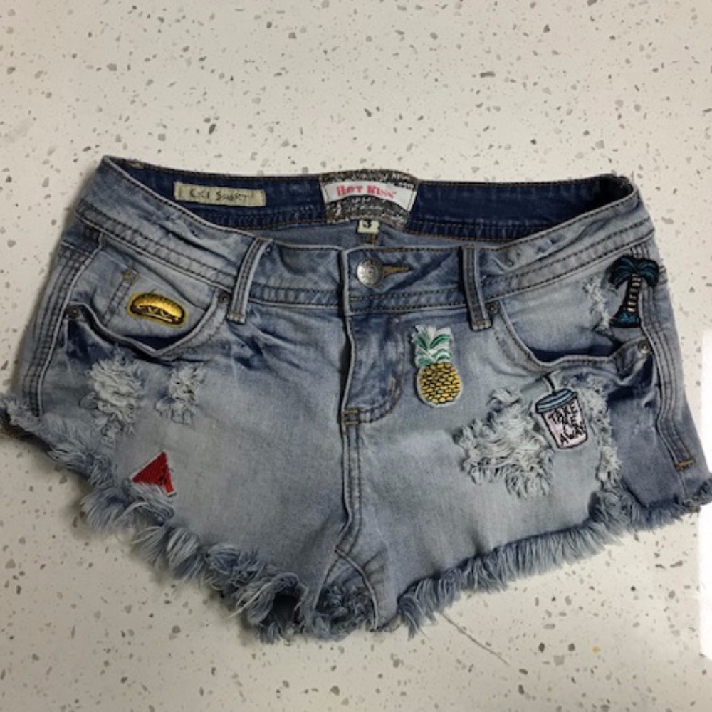 Hot Kiss Frayed Cici Shorts